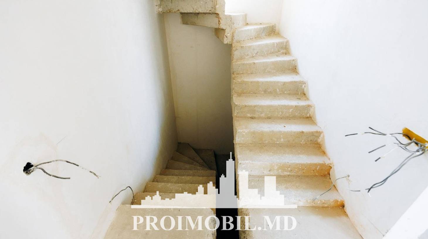 https://images.proimobil.md/64q7-dug5MidadcQkTWWPU-oFjqkSB3z_LWw5xnnyGg/watermark:0.75:so:0:30:0.39/resize:fill:1460:816:1/gravity:ce/bG9jYWw6Ly8vZXN0YXRlL2xyL2M4YTQ3YTYwLTkwNTQtNGZlYS04YjUwLWQ5ZDg0YTAwMWNkNC5qcGVn