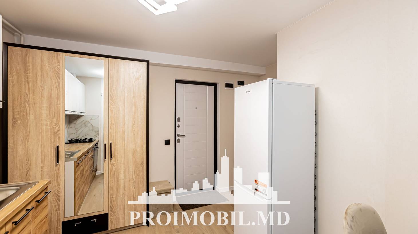https://images.proimobil.md/66W5qohiJMcHHuKgROS-uG3kQe_D3J1w2dlEi1FUwDI/watermark:0.75:so:0:30:0.39/resize:fill:1460:816:1/gravity:ce/bG9jYWw6Ly8vZXN0YXRlL2xyLzI3Zjk0NzcxLTU4YzktNDA5Zi1hMTYxLTc1YWRlYzY0MWFiNS5qcGVn