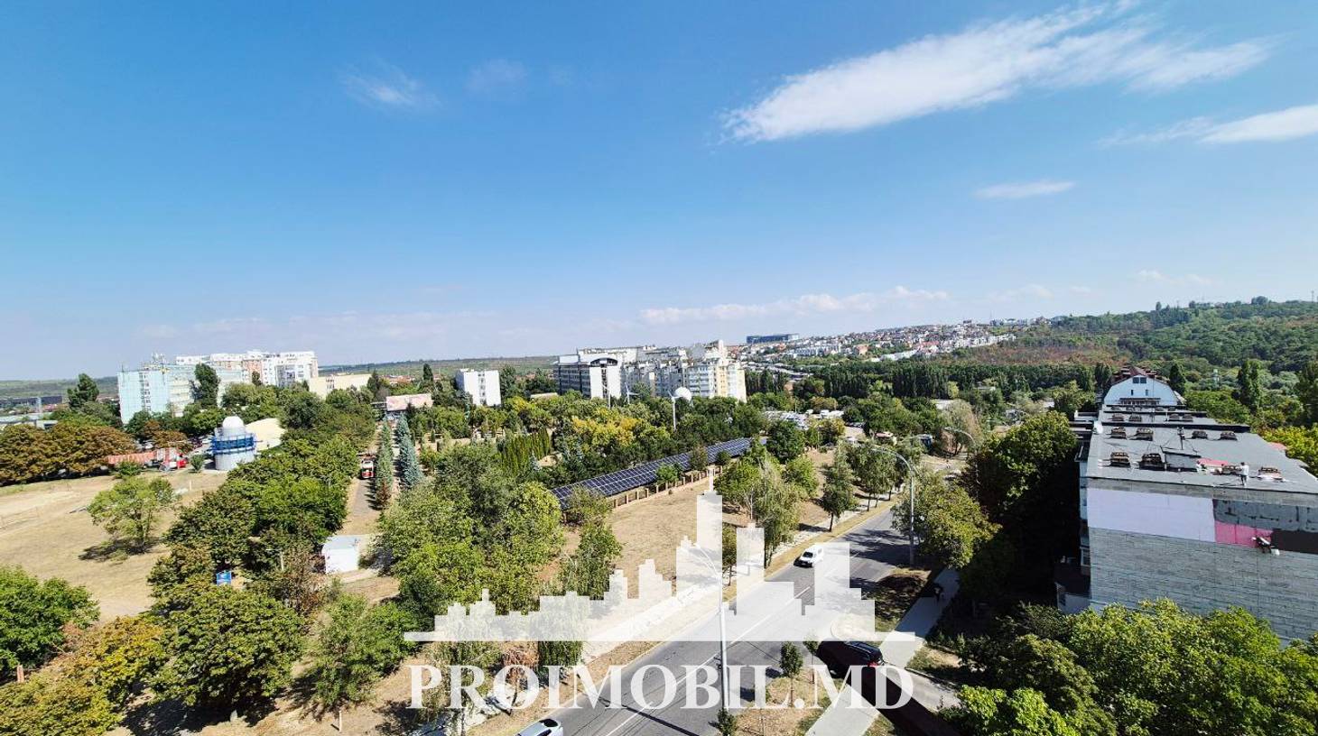 https://images.proimobil.md/67N0WUHDdQLDfHv1Z43B1qzDY2TFNna_AFrWD5H8Opo/watermark:0.75:so:0:30:0.39/resize:fill:1460:816:1/gravity:ce/bG9jYWw6Ly8vZXN0YXRlL2xyL2ZjNTQ4YTBmLWUwYzMtNDMyNy05ZTM1LWM2NWExZjMwMTMxNy5qcGVn