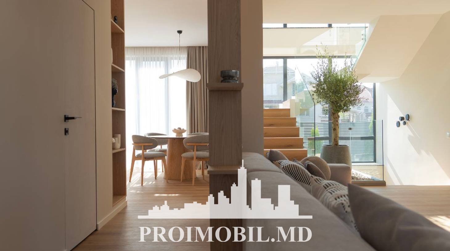 https://images.proimobil.md/68eqUJQRzM4OnTrHX9-oq6h7sNVlCxKb-ynJk3H-jsI/watermark:0.75:so:0:30:0.39/resize:fill:1460:816:1/gravity:ce/bG9jYWw6Ly8vZXN0YXRlL2xyLzc0NmZiN2YwLWUwNDQtNDlhMi1iNmQ4LWI3YWU0NDA3YmQxZi5qcGVn