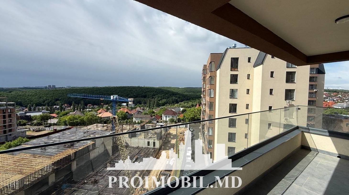 https://images.proimobil.md/69LYtQ7t376NxLOzcZl_hGPclIhO75Ht77-3rIh4NQI/watermark:0.75:so:0:30:0.39/resize:fill:1460:816:1/gravity:ce/bG9jYWw6Ly8vZXN0YXRlL2xyLzkwNTFiNWY3LTZmNGUtNDI5ZC04YTYxLTcwNWMwNTA5YjBhNS5qcGVn