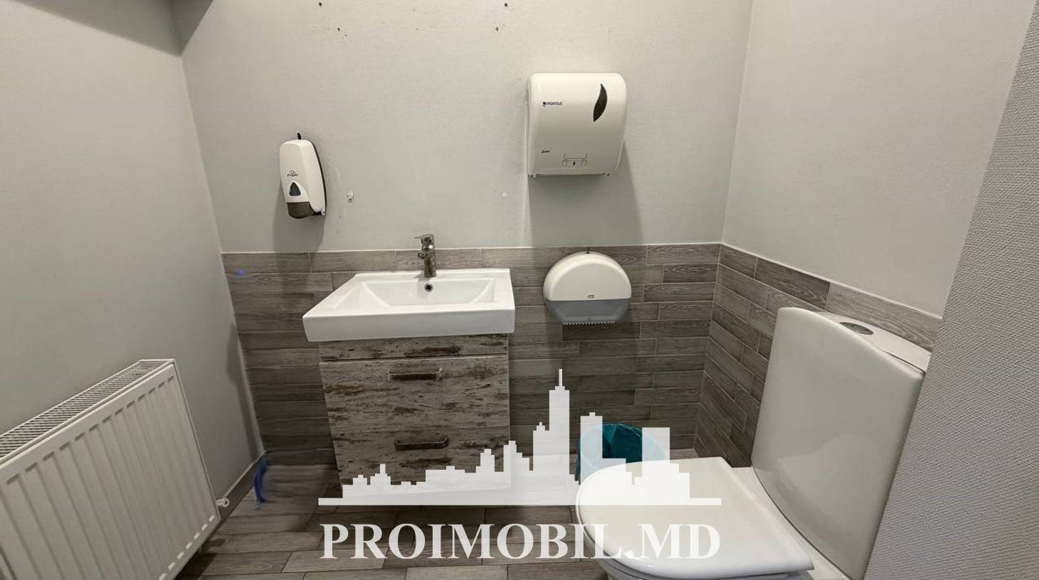 https://images.proimobil.md/6IvhJnxsEiEqzrc9TmC4QozVsJlpNI5BBnuvKX0oih8/watermark:0.75:so:0:30:0.39/resize:fill:1460:816:1/gravity:ce/bG9jYWw6Ly8vZXN0YXRlL2xyLzZhZGFiN2JiLTE5YmYtNDhlMS1iM2JlLTA4NWJiNmMwYzM4Ny5qcGVn