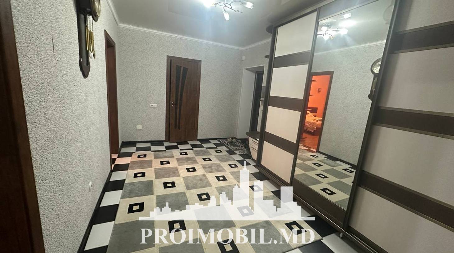 https://images.proimobil.md/6MxM-t1TS5PerUklJMbdG8ZBYxORiRwDoLhR78ud25s/watermark:0.75:so:0:30:0.39/resize:fill:1460:816:1/gravity:ce/bG9jYWw6Ly8vZXN0YXRlL2xyLzI0OTUwN2Q3LWMwZWEtNDM5ZC1hZGU0LTRjMDQ5MDRkODViNy5qcGVn