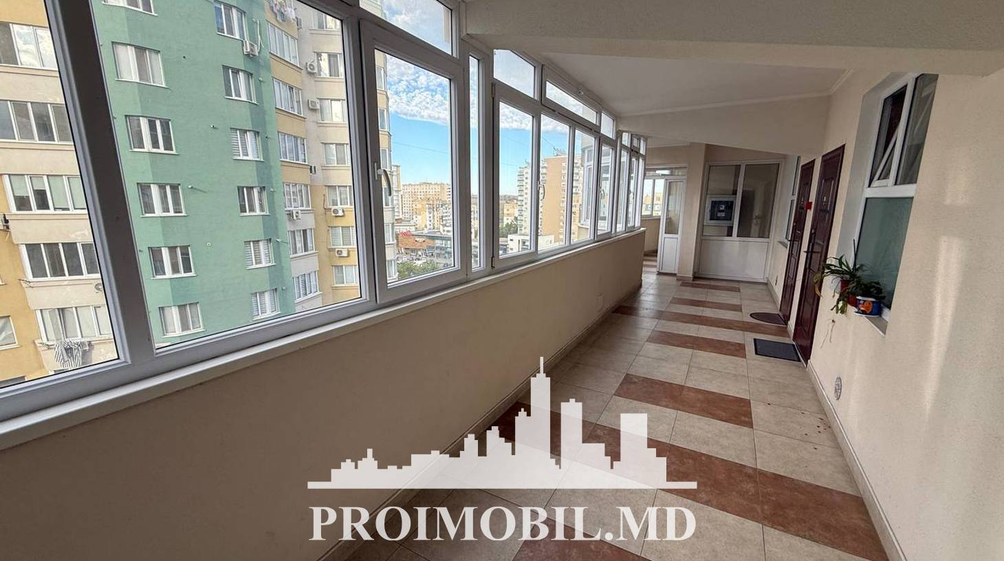 https://images.proimobil.md/6N-IX9DUxFAemhNBhUDmQUpaBgoYWFqSW2wRHIc3UyU/watermark:0.75:so:0:30:0.39/resize:fill:1460:816:1/gravity:ce/bG9jYWw6Ly8vZXN0YXRlL2xyL2E5ZTQ4YzFlLWNjMDktNGI2My1iMjllLTRlMzJiZTNmYjg5OS5qcGVn