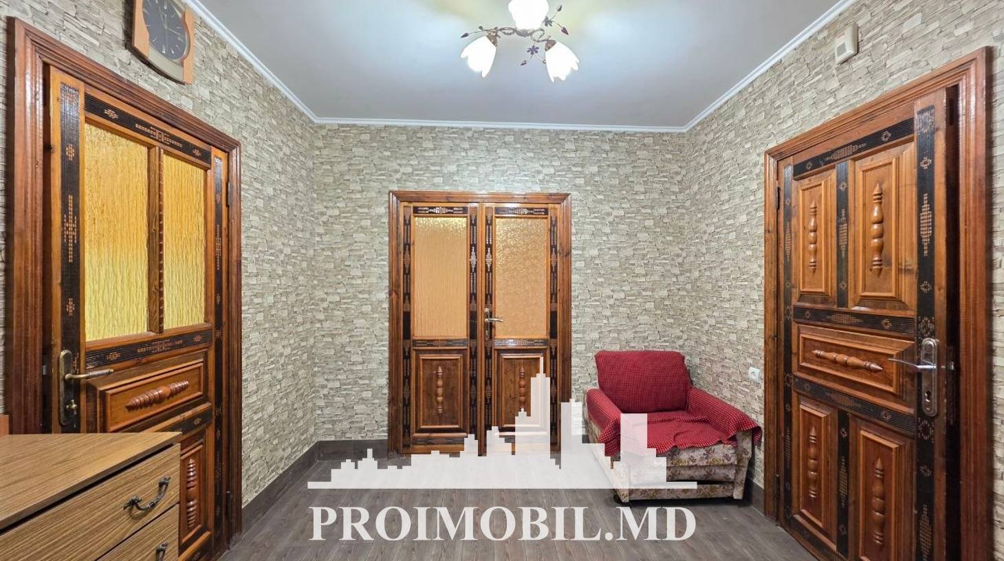 https://images.proimobil.md/6SIINCzZ0FCOezN0nlneja9S5x_auLlZ6mRPvCO54h4/watermark:0.75:so:0:30:0.39/resize:fill:1460:816:1/gravity:ce/bG9jYWw6Ly8vZXN0YXRlL2xyLzk4ZWEwMzYxLTlhYWItNDY0OC1hZWY2LTAzNDYwOGY3ZDk1Yi5qcGVn