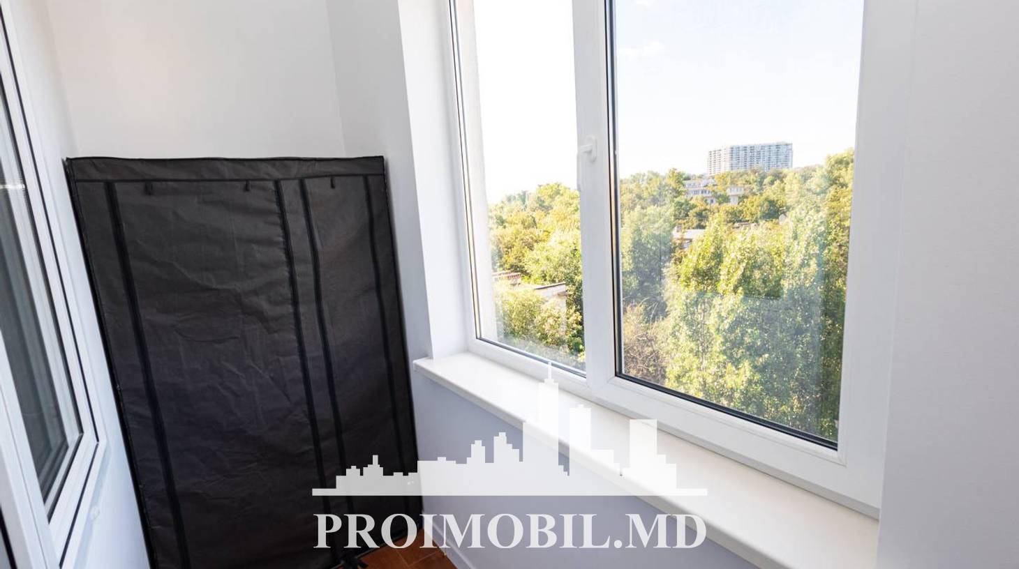 https://images.proimobil.md/6Uz1_9fUmK5CQ8Mk3Af1J7od02HjzABGMvXb1pSrZCU/watermark:0.75:so:0:30:0.39/resize:fill:1460:816:1/gravity:ce/bG9jYWw6Ly8vZXN0YXRlL2xyLzVhNmNmNGViLTVmYTAtNDVjZC04NDM0LTZlNmRhYjQyNzgzMy5qcGVn