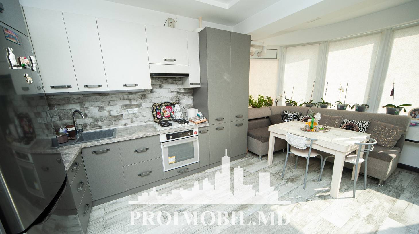 https://images.proimobil.md/6WaDz-LW1wc27vHzxrdLtTN4RkLv-zRZNt0vNyv4P1E/watermark:0.75:so:0:30:0.39/resize:fill:1460:816:1/gravity:ce/bG9jYWw6Ly8vZXN0YXRlL2xyLzBiN2VkMmEyLWRjN2MtNGQ1Yi05NmY4LWUwYjliYTJiYTgzYS5qcGVn