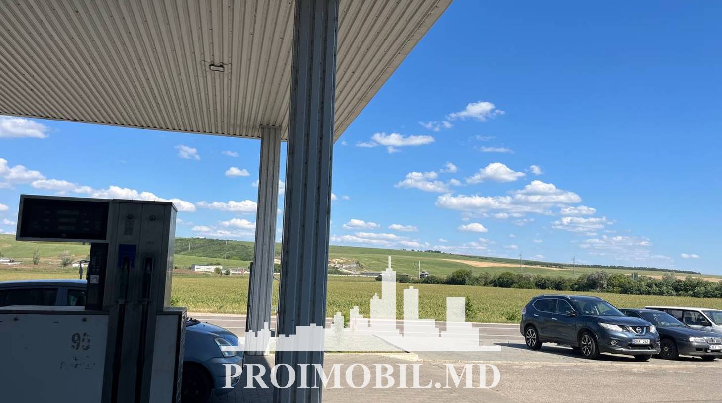 https://images.proimobil.md/6YMBH26zvki41_fGrKM2EixA3SX_2mwodrkjCoMXy9M/watermark:0.75:so:0:30:0.39/resize:fill:1460:816:1/gravity:ce/bG9jYWw6Ly8vZXN0YXRlL2xyLzhjZWI5ZmEwLWE2MWQtNGZiMC05MzA3LTIzOTk1YjZiN2EyMS5qcGVn