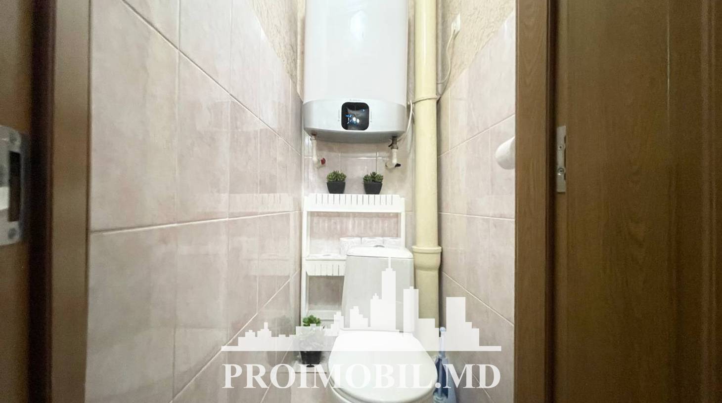 https://images.proimobil.md/6_LpPmm8zlRysh0IUq9stSM-pOy2Rc390b_bCkW11fQ/watermark:0.75:so:0:30:0.39/resize:fill:1460:816:1/gravity:ce/bG9jYWw6Ly8vZXN0YXRlL2xyLzM0ZjZjNDFlLTA2NmYtNDBiOC1iMzVmLTI4ZmQ5MTI0Yzg0MS5qcGVn