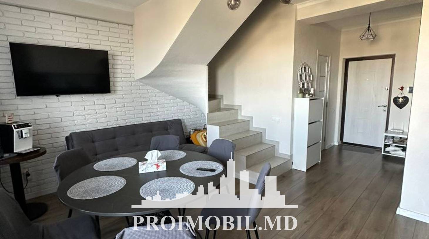https://images.proimobil.md/6b7_47YAjNgOZg0wEu9sFcrg8uVqXhUg4isXx9eV9Gg/watermark:0.75:so:0:30:0.39/resize:fill:1460:816:1/gravity:ce/bG9jYWw6Ly8vZXN0YXRlL2xyLzY4ZGU0ODE2LTdhM2QtNDM2ZC04ZTM4LTU2ZWM3NmRjYWEzMy5qcGVn