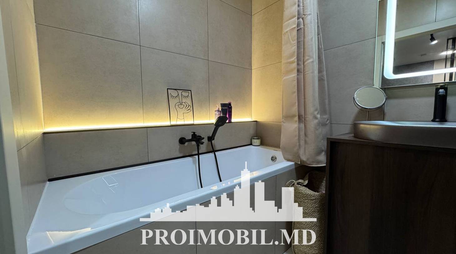 https://images.proimobil.md/6brD9Flf0IPbS9X82j2aNYIBj-OGEZ74NmhLyT6KdLg/watermark:0.75:so:0:30:0.39/resize:fill:1460:816:1/gravity:ce/bG9jYWw6Ly8vZXN0YXRlL2xyLzA3ZmQ0YmI4LTE1YjYtNGNiZi05ZjkwLTUxNWIzMDgyMGJmZi5qcGVn
