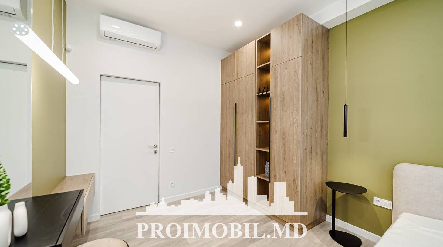 https://images.proimobil.md/6bzai5XMg3ikmsimFOv2lFUD_jriYMY_y_oRhv2mTJA/watermark:0.75:so:0:30:0.39/resize:fill:1460:816:1/gravity:ce/bG9jYWw6Ly8vZXN0YXRlL2xyLzYyOGUzYjE4LWVhYzktNDE2OS04N2VhLWNhN2Q4Y2U5NzUzZi5qcGVn