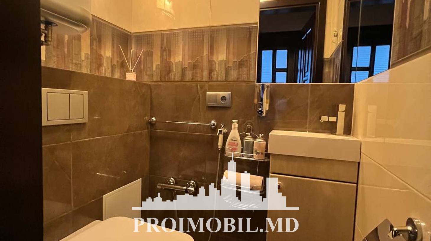 https://images.proimobil.md/6dgkdd47abhHxuxo7kqmrMUpzI6CGWitj1yh06zhd_E/watermark:0.75:so:0:30:0.39/resize:fill:1460:816:1/gravity:ce/bG9jYWw6Ly8vZXN0YXRlL2xyLzgwNjNjOGViLTUyZTUtNGYwZS1hNzJiLWU5YzE4ZDYwMzIzMC5qcGVn
