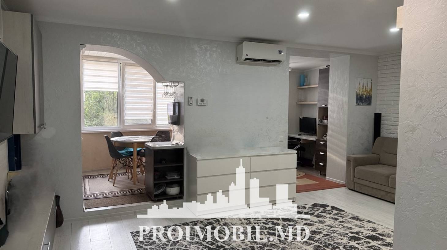 https://images.proimobil.md/6ehI2IX8DR9Gj81ufQDQQinECBcax2v3nJpievX8IHA/watermark:0.75:so:0:30:0.39/resize:fill:1460:816:1/gravity:ce/bG9jYWw6Ly8vZXN0YXRlL2xyLzA0MTU0NmQ1LTE1MDAtNDk3MC1hY2EyLWFiOTFjNTNhMTBhZi5qcGVn