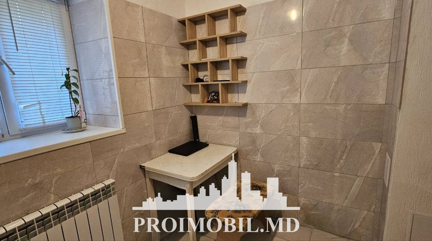 https://images.proimobil.md/6i-M-OMtkoE5JEnpg_-gSHNDj7Q4dgcHVT2qaYMuxIo/watermark:0.75:so:0:30:0.39/resize:fill:1460:816:1/gravity:ce/bG9jYWw6Ly8vZXN0YXRlL2xyLzhlMjE3OWRlLTFhYWQtNGFhYS05ODRjLThkM2FmN2I0OTU5Mi5qcGVn