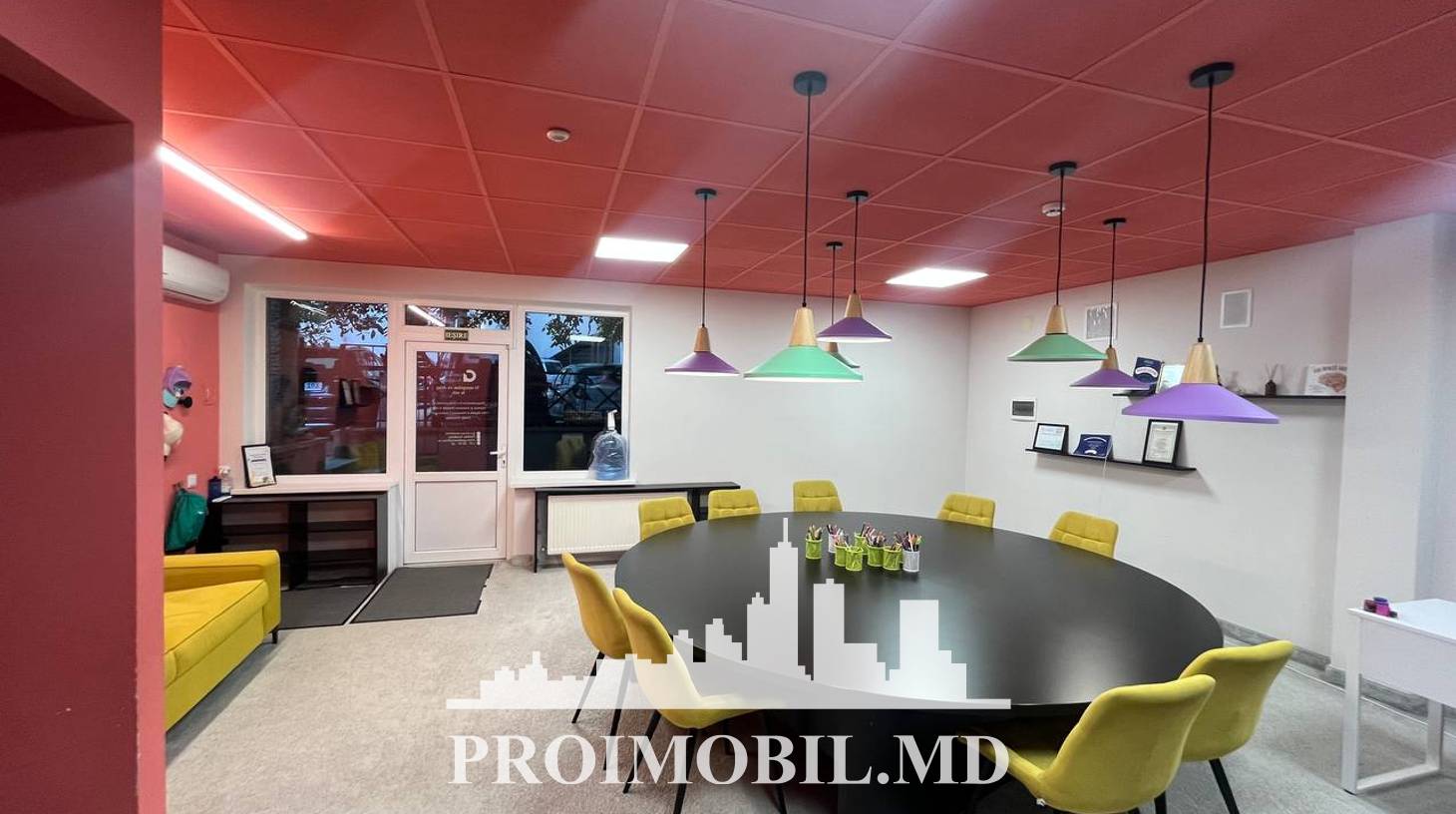 https://images.proimobil.md/6kXcc5xJZYae4hVC8WnwSiYVhBZH61Iiib5Ri4-4UIQ/watermark:0.75:so:0:30:0.39/resize:fill:1460:816:1/gravity:ce/bG9jYWw6Ly8vZXN0YXRlL2xyL2VkOGNiMmM4LTY2MWYtNDdmYi1iMjQ1LWZlZjMyZTI3OGRkOC5qcGVn