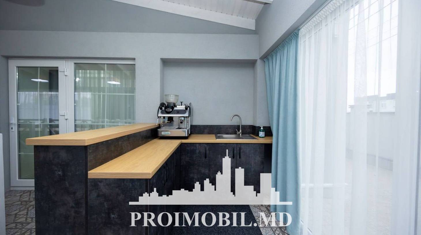 https://images.proimobil.md/6l8B97MyLoNlKtk_BaxnYoAfGZev_X5jmaR42pGRao8/watermark:0.75:so:0:30:0.39/resize:fill:1460:816:1/gravity:ce/bG9jYWw6Ly8vZXN0YXRlL2xyL2UyYjViODYyLWYwYWMtNGJhZC1iY2U4LTA3MDQwODQyOTdjZi5qcGVn