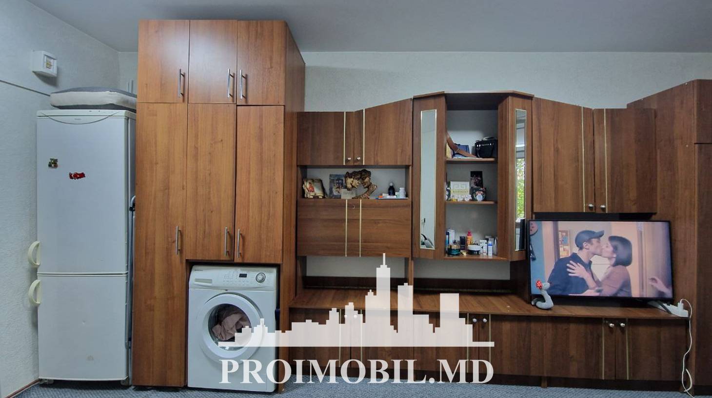 https://images.proimobil.md/6lboOi4bFLvD5bsbHqsUZHSiDT8VgAHhdhNy2u1SMvk/watermark:0.75:so:0:30:0.39/resize:fill:1460:816:1/gravity:ce/bG9jYWw6Ly8vZXN0YXRlL2xyLzRiMGUyNzM0LTA3NWItNDE3My05NTI1LThhZmVmNmJhZGEwNi5qcGVn