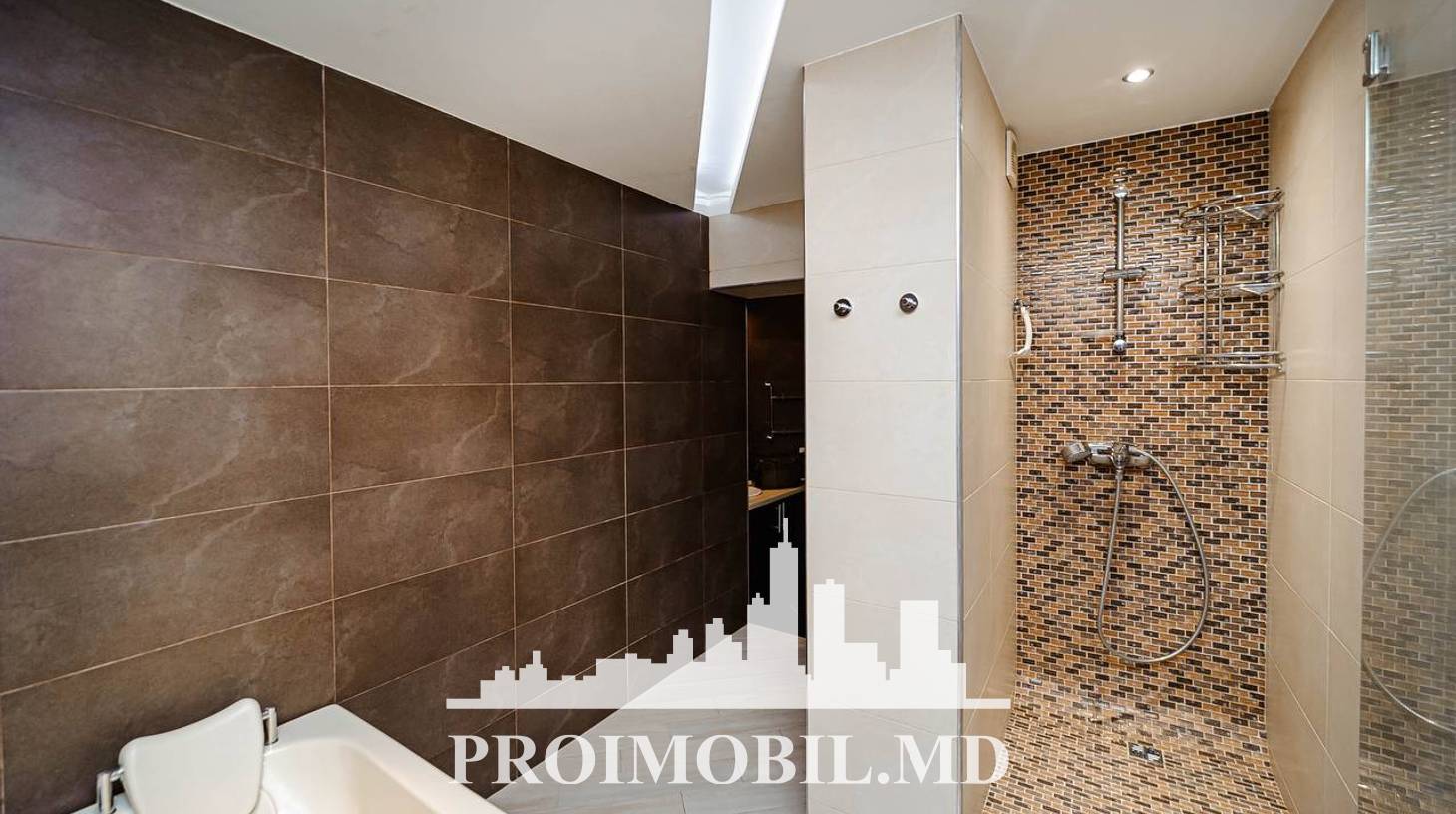 https://images.proimobil.md/6nRQk5uHaPuejxBsnwK-xHoFnDKP2Efq6b6Z1TI_xyU/watermark:0.75:so:0:30:0.39/resize:fill:1460:816:1/gravity:ce/bG9jYWw6Ly8vZXN0YXRlL2xyL2UwZDAzMTUwLWFlNGItNGViMy1hMjZmLWY5NTkxODhmZTkyZi5qcGVn