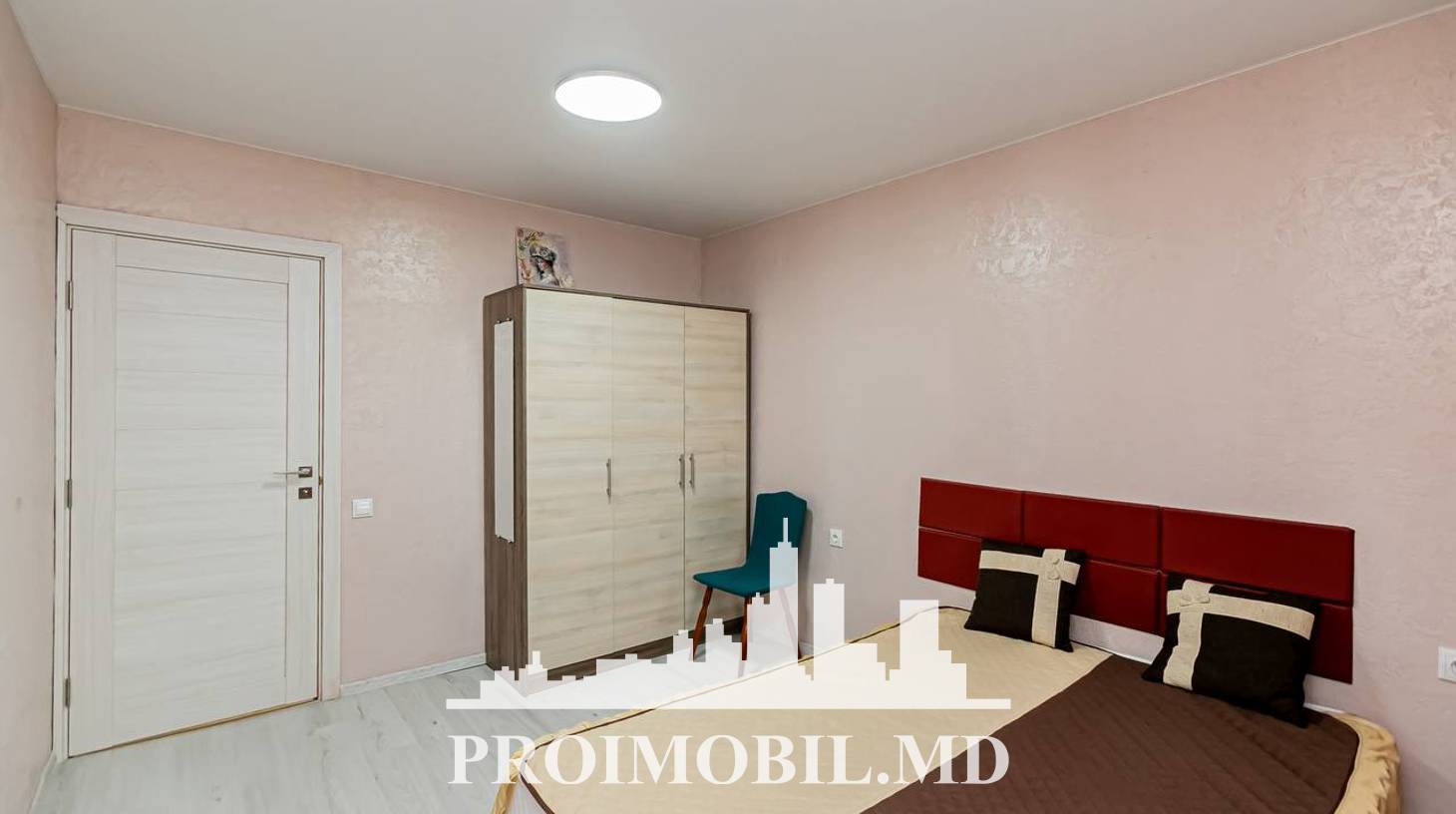 https://images.proimobil.md/6oPFyRr_weteq2SDZpk4RCwWpROGaa341SgU55wwrZg/watermark:0.75:so:0:30:0.39/resize:fill:1460:816:1/gravity:ce/bG9jYWw6Ly8vZXN0YXRlL2xyLzE2YWRkMjYzLTBjMTQtNGI2OC05YTQzLTAzNTdlNWNhZjk4ZC5qcGVn