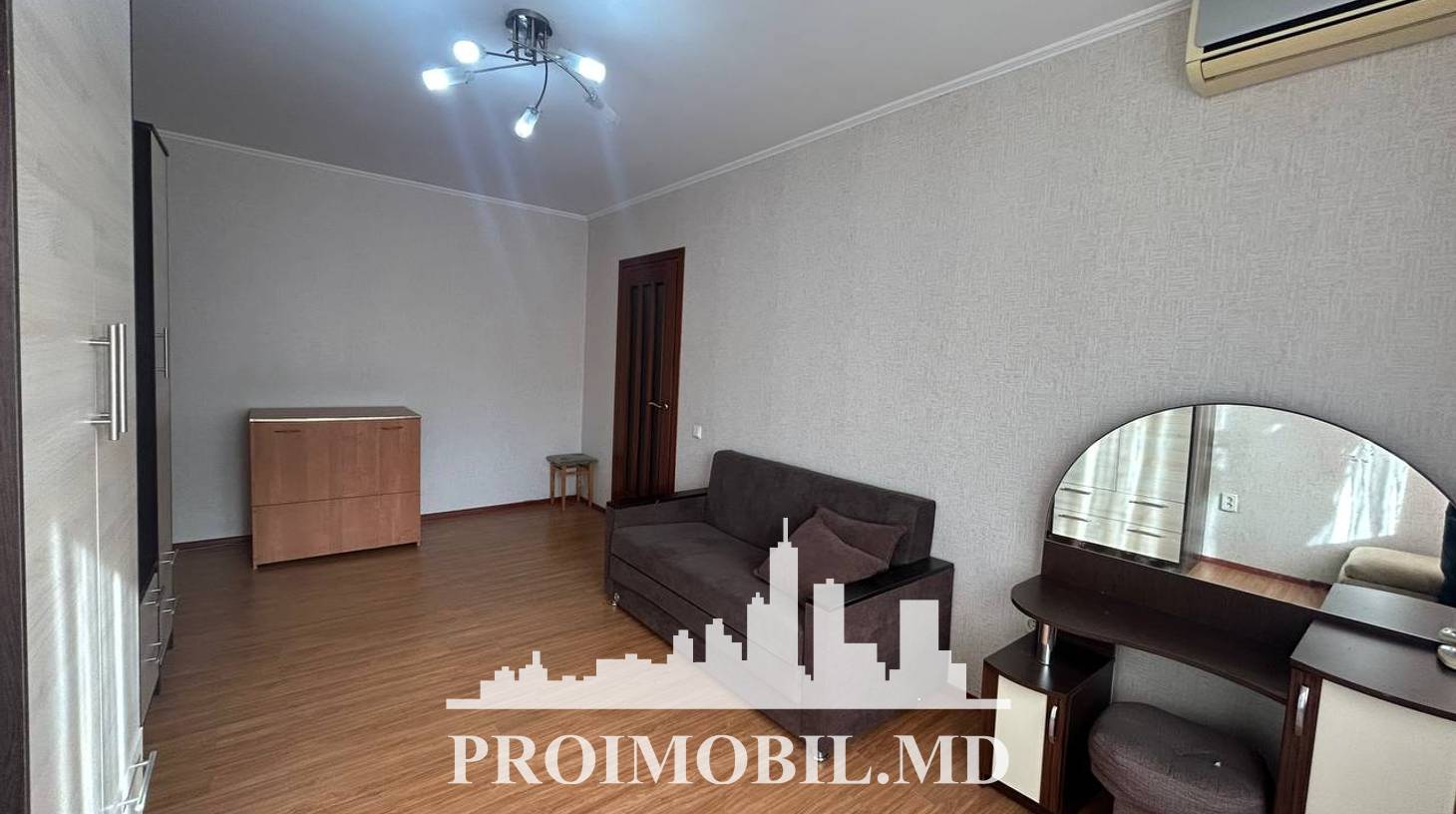 https://images.proimobil.md/6waZE30OTI-k7QEbHVwKZOvRw1wl0Sp1z372la6GIZA/watermark:0.75:so:0:30:0.39/resize:fill:1460:816:1/gravity:ce/bG9jYWw6Ly8vZXN0YXRlL2xyLzkwYzU2NDlmLTRjOWYtNGMyYy1iYWExLTk4Y2M0YWMyNDNmNy5qcGVn