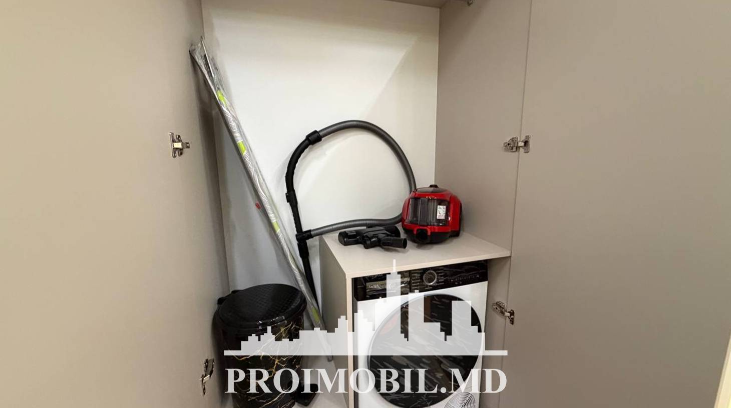https://images.proimobil.md/6ybq_5gDhCWR3Xg57zYeeT3yp1hUt_5GUuV8qvS6Llc/watermark:0.75:so:0:30:0.39/resize:fill:1460:816:1/gravity:ce/bG9jYWw6Ly8vZXN0YXRlL2xyLzQ5OWFlMjQ1LTU3NjEtNDE2MS04M2NkLWFlMTU4ZTNkZGM0My5qcGVn