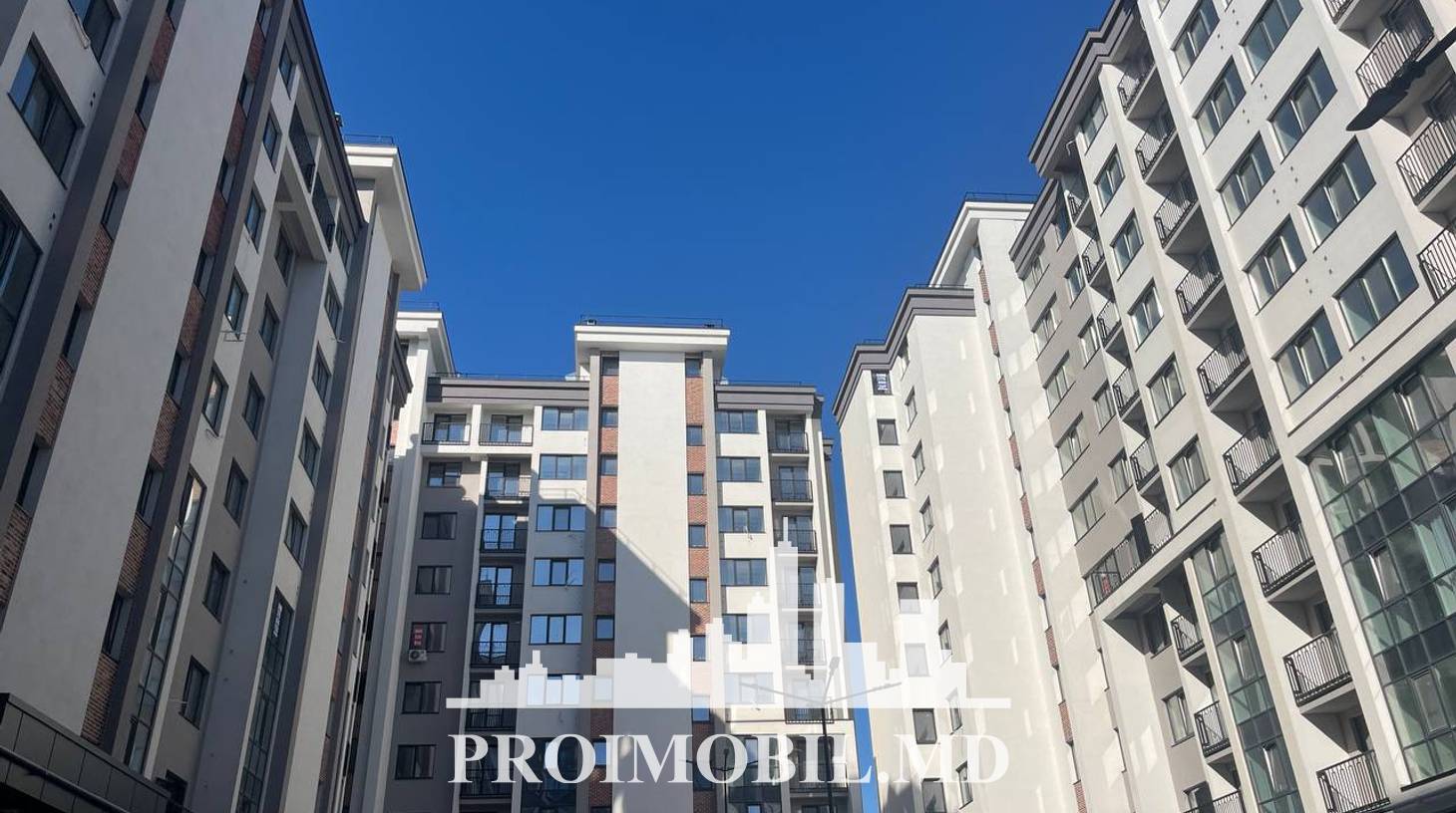 https://images.proimobil.md/6zWbs7xhlhKyGDVtlOECbn6Duex5J0vyEugXzSjHa4E/watermark:0.75:so:0:30:0.39/resize:fill:1460:816:1/gravity:ce/bG9jYWw6Ly8vZXN0YXRlL2xyLzk1MzZjOTBmLWEzYjQtNDMwZi1hZDc5LWNhMDM3ZjBjODU1YS5qcGVn