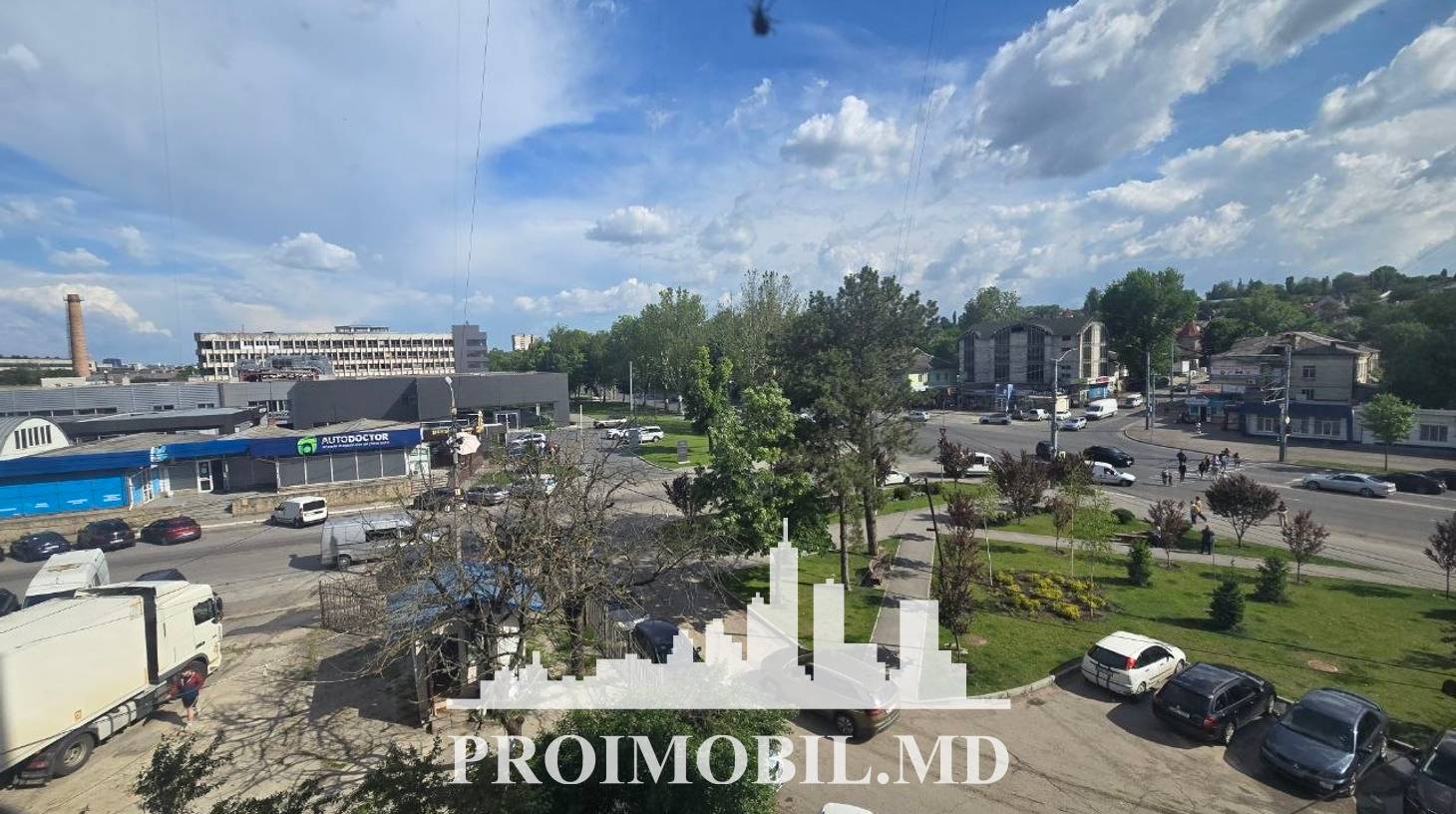 https://images.proimobil.md/70V4tiYde54rhBFSeebhIizxEQAeI--Uhpd9sOux86Q/watermark:0.75:so:0:30:0.39/resize:fill:1460:816:1/gravity:ce/bG9jYWw6Ly8vZXN0YXRlL2xyLzJjYzFlOTkxLWExZWMtNGYwMi04YWRiLWNlMjI3MTUwZGE4MS5qcGVn