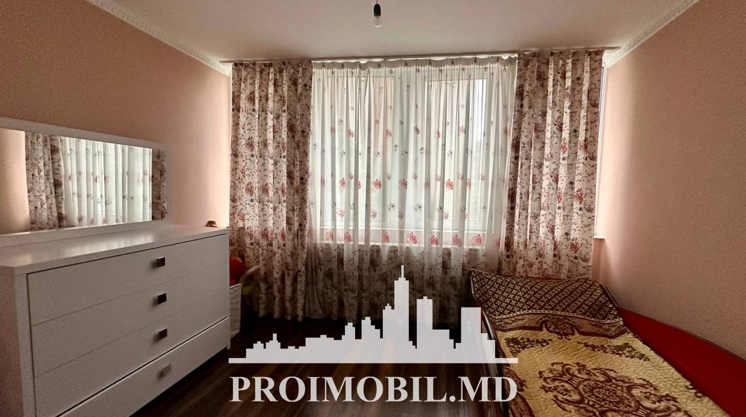 https://images.proimobil.md/71NBaSoo8tMNQPXS4KwrBTnVSxCife2iEMtInvc3b6o/watermark:0.75:so:0:30:0.39/resize:fill:1460:816:1/gravity:ce/bG9jYWw6Ly8vZXN0YXRlL2xyLzYwNmM4NDNmLWU4NjctNGQ0NS04ZDllLTk3MjQ0OTQ1MTIxMC5qcGVn