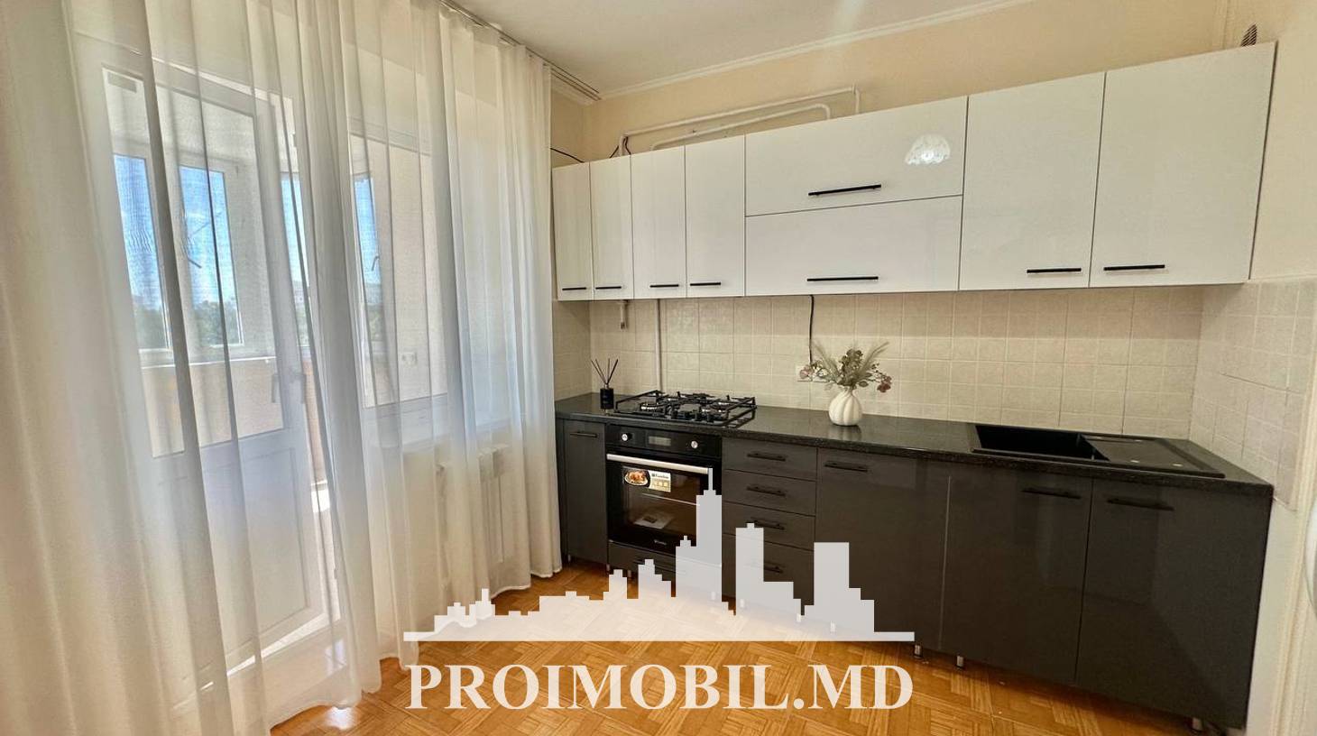 https://images.proimobil.md/71mkyiDUowaLeLRlbPe5YzGRZD__CIBJuSF8FC3vtiQ/watermark:0.75:so:0:30:0.39/resize:fill:1460:816:1/gravity:ce/bG9jYWw6Ly8vZXN0YXRlL2xyL2FjMWM1ZDljLTcxOTQtNDFkZS1iZDU2LTdlNzgxM2YyMGU3Zi5qcGVn