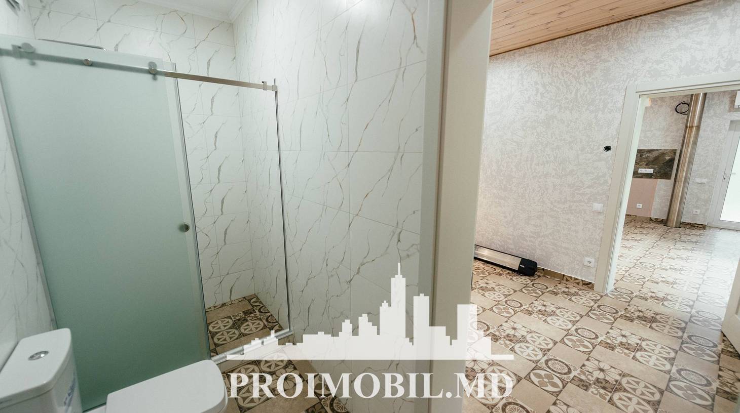 https://images.proimobil.md/77tcEwplrjFq-w7x6gV2sWDIoqEbBCDn2JD7KS_xyyk/watermark:0.75:so:0:30:0.39/resize:fill:1460:816:1/gravity:ce/bG9jYWw6Ly8vZXN0YXRlL2xyL2RkMGExNWI0LTA5Y2QtNDhmOC05MDkzLTFjNWI4M2YwYjJlYy5qcGVn
