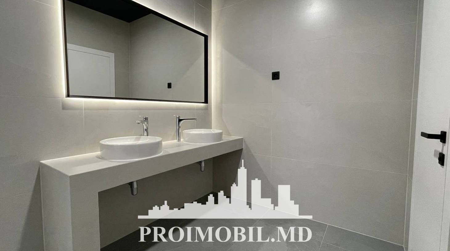 https://images.proimobil.md/7BV7z0wjVxYH4R0TKhakXyV0IZ7GeYlnkx7H8k7Ny1w/watermark:0.75:so:0:30:0.39/resize:fill:1460:816:1/gravity:ce/bG9jYWw6Ly8vZXN0YXRlL2xyLzdkYWI1ZTJiLTNjMGMtNDZmNC1iOTM5LWQxYmFhZWQwNzg5MS5qcGVn