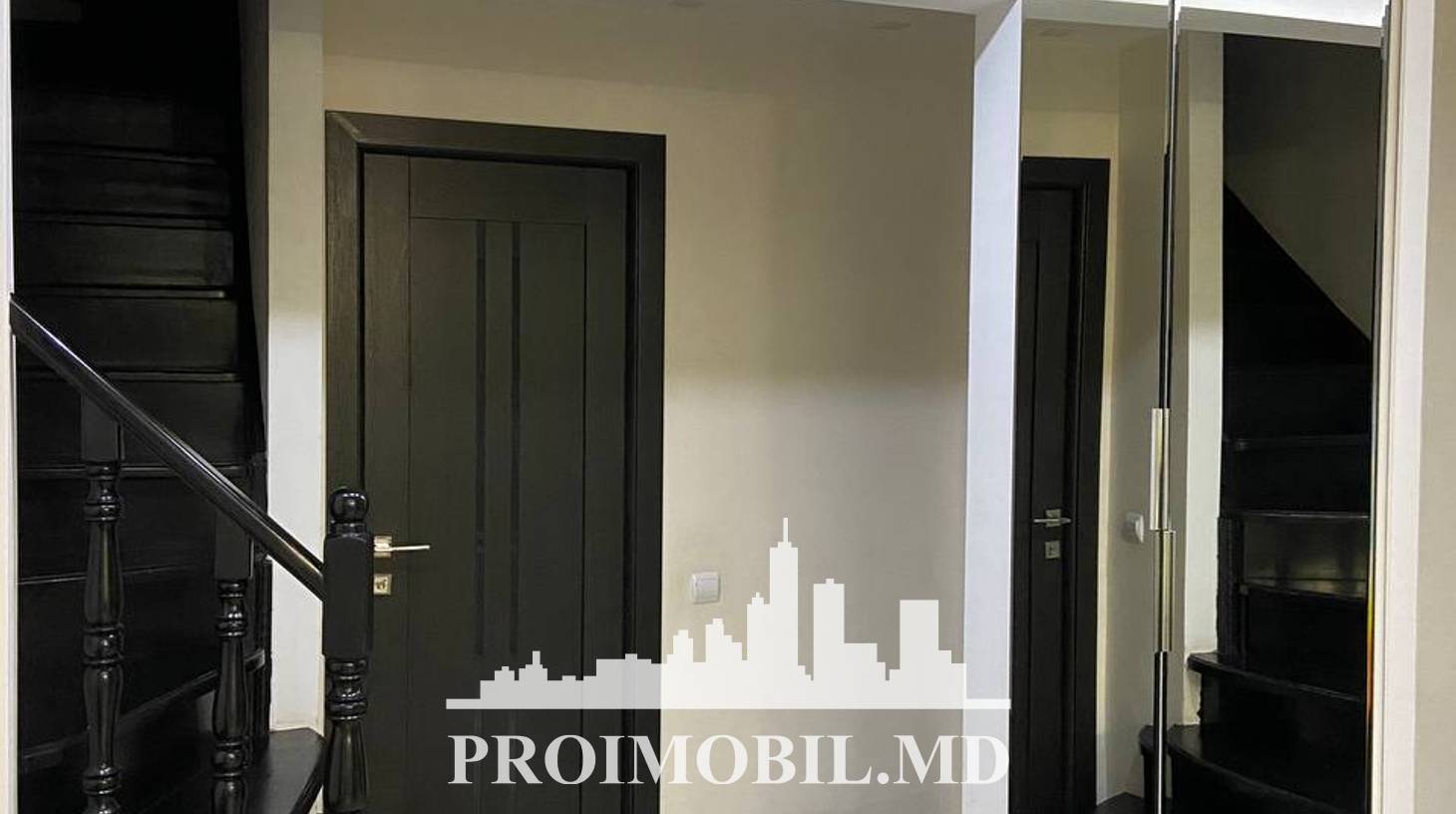 https://images.proimobil.md/7CKl5xgmyxWyTFkalvRaH45C5Nc3TCzGov4G-X-xDGU/watermark:0.75:so:0:30:0.39/resize:fill:1460:816:1/gravity:ce/bG9jYWw6Ly8vZXN0YXRlL2xyLzJjOGZmZDVlLWQ1MjctNDQzMy04YzRlLTE0MTgwM2JhMzhkOC5qcGVn