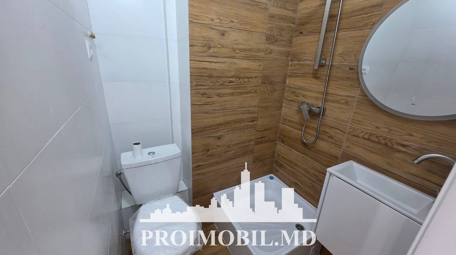 https://images.proimobil.md/7D-RkQ_rIYYeSQNS8e5sibKSJNc75J3sR-K_eWiWNho/watermark:0.75:so:0:30:0.39/resize:fill:1460:816:1/gravity:ce/bG9jYWw6Ly8vZXN0YXRlL2xyLzhhZTcwZmJkLTE1ZjQtNDIwZC05ODVkLTg0MTUwNWE2ZGI1MC5qcGVn