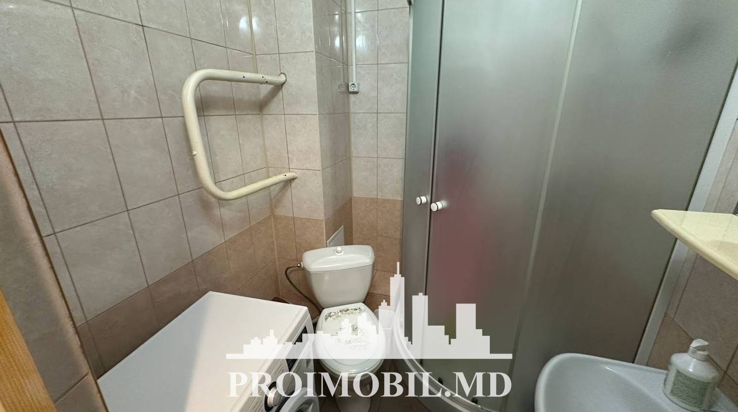 https://images.proimobil.md/7DNXOsWf_k9uJ_HgOk7L0-yQ4i-caxWUTGdMIpt_Gn0/watermark:0.75:so:0:30:0.39/resize:fill:1460:816:1/gravity:ce/bG9jYWw6Ly8vZXN0YXRlL2xyL2Q5MTI2OWFiLWQ5MDMtNDVkNC05MDNjLTgxMDk0MWFiNmRjMy5qcGVn