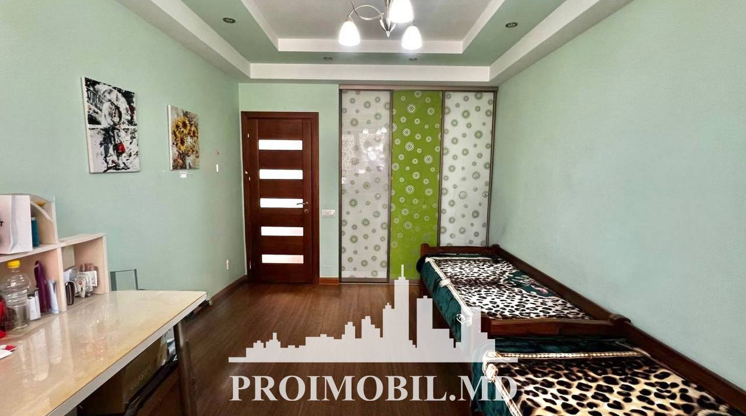 https://images.proimobil.md/7EZA4y-_KgclPJiTUDGw-F4tRtFOMyIWYz0y2DUBD_k/watermark:0.75:so:0:30:0.39/resize:fill:1460:816:1/gravity:ce/bG9jYWw6Ly8vZXN0YXRlL2xyL2FlNDk1OGNhLTE2OTctNDUzMS05ZDJjLTQwYTJkMTM3MmIxZS5qcGVn