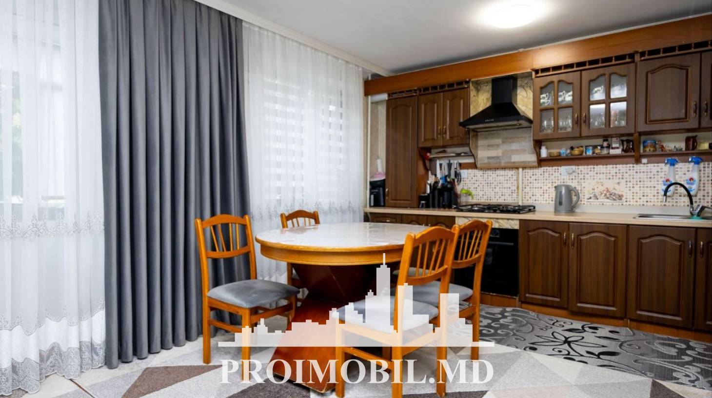 https://images.proimobil.md/7ElDhGtc2ZApa-T37OZLPjlmYc0TXYNO1aP5gEo1S_o/watermark:0.75:so:0:30:0.39/resize:fill:1460:816:1/gravity:ce/bG9jYWw6Ly8vZXN0YXRlL2xyLzQ2MTk4YWM0LWZkNWQtNDJlYS04NDhhLTA0Y2I4NjFiMmE3Yy5qcGVn