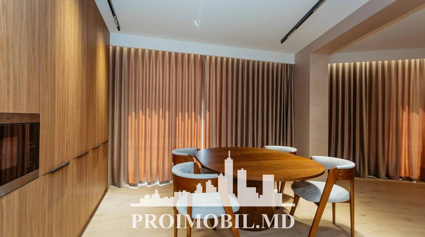 https://images.proimobil.md/7GGLThP1lDcQhR6TqzIrjrLs5jDQDwvN5ETcNB2D53c/watermark:0.75:so:0:30:0.39/resize:fill:1460:816:1/gravity:ce/bG9jYWw6Ly8vZXN0YXRlL2xyL2UxOGZiYjVhLWM1YzgtNGY0MC1iZjNjLWJiNmE3NjdjYmViMy5qcGVn