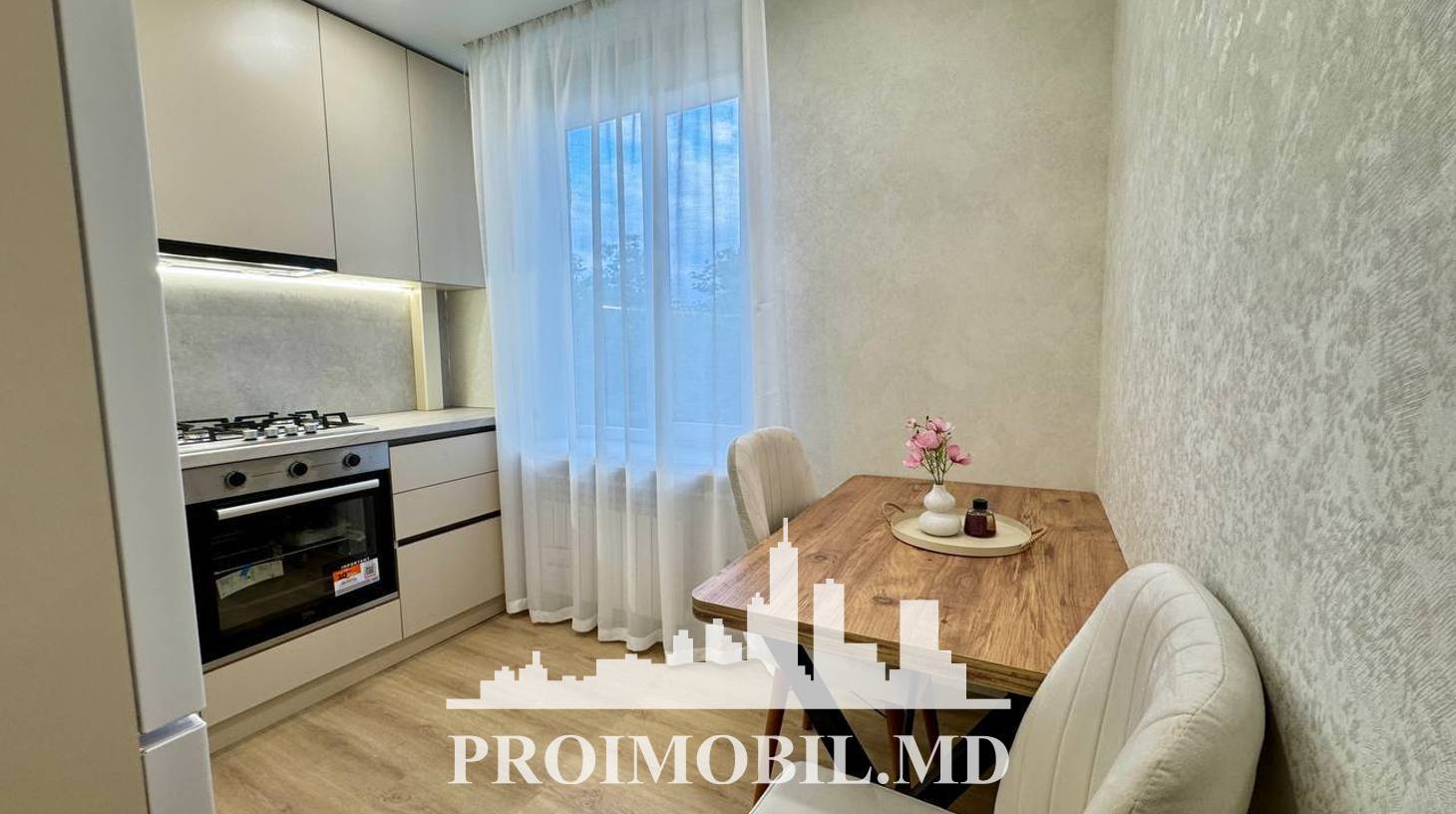 https://images.proimobil.md/7GQV8C4U_vCn7FuRVwdgJQs8DTqJwzGd2UmpiwAYe8Q/watermark:0.75:so:0:30:0.39/resize:fill:1460:816:1/gravity:ce/bG9jYWw6Ly8vZXN0YXRlL2xyLzJhMmIzNGE5LWVkYzItNDFjZC1iMDdhLTE5NWEwNjM1MWI3MC5qcGVn