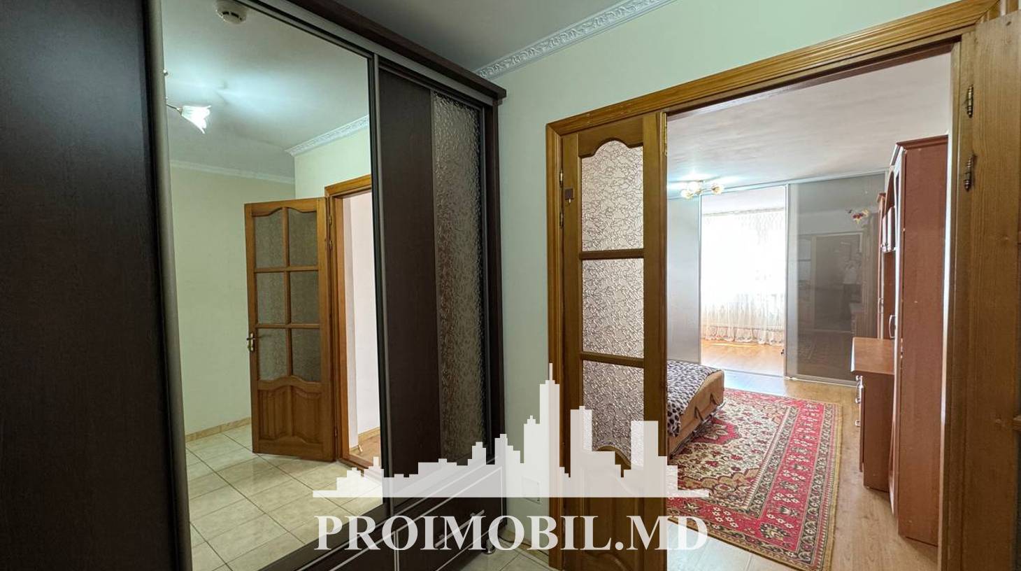 https://images.proimobil.md/7HGJ5BVRSSl8aN5RJ4iU62F30CJ7zjsr6PDVogEpMFE/watermark:0.75:so:0:30:0.39/resize:fill:1460:816:1/gravity:ce/bG9jYWw6Ly8vZXN0YXRlL2xyLzBiOGIzNDQ3LWVkYWMtNDAwMS1iMjIzLWVlYjUyNjEwOGEyYi5qcGVn