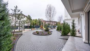 https://images.proimobil.md/7HvPwokpX35zGJy_CRgUq3aDGb0NTNpLgNELjFtZBJ8/resize:fill:350:198:1/gravity:ce/bG9jYWw6Ly8vZXN0YXRlL2xyLzk1MzA4NzhmLThlODktNDBkOS04ZjU3LWMwNzc1YzQ5ZTY3MC5qcGVn