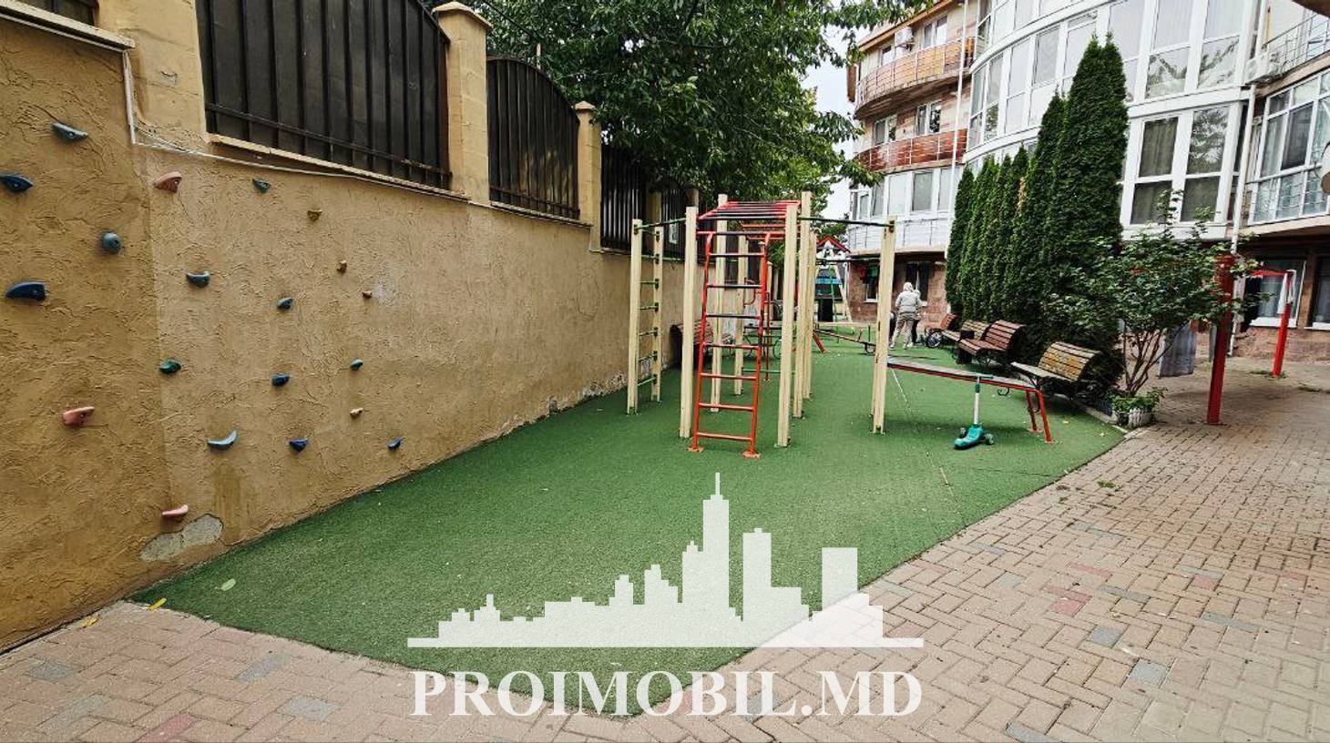 https://images.proimobil.md/7K0OFAz7Fyt7oJwM8cQYAFa__HjSuP6xDVxpbP0Hq4E/watermark:0.75:so:0:30:0.39/resize:fill:1460:816:1/gravity:ce/bG9jYWw6Ly8vZXN0YXRlL2xyLzk0NGNlMmExLWQ2NGEtNDA4NC05ZjI5LTgwZDJmOGUxMWUwMS5qcGVn