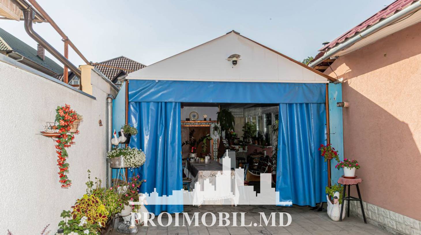 https://images.proimobil.md/7KK79EsGWfY0iD3D0u9HKsvRDIF6MR_jr1LF641BU60/watermark:0.75:so:0:30:0.39/resize:fill:1460:816:1/gravity:ce/bG9jYWw6Ly8vZXN0YXRlL2xyLzAzZjRjZTFkLWU3NTAtNGMzOS04MTgzLTA4NWViNGVkYzUzOS5qcGVn