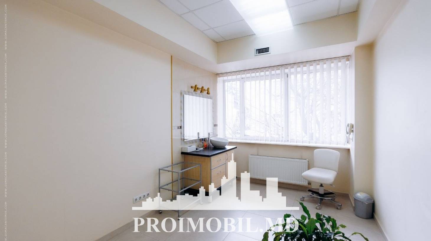 https://images.proimobil.md/7O1LFQ8DX-8x8IiEAoi0-IHbEz9V5oU18e2d373corM/watermark:0.75:so:0:30:0.39/resize:fill:1460:816:1/gravity:ce/bG9jYWw6Ly8vZXN0YXRlL2xyLzA2ZDNmMGYyLTUxYjItNDNjNi04NjhjLTk1Nzk2ZDY2YWNiNS5qcGVn