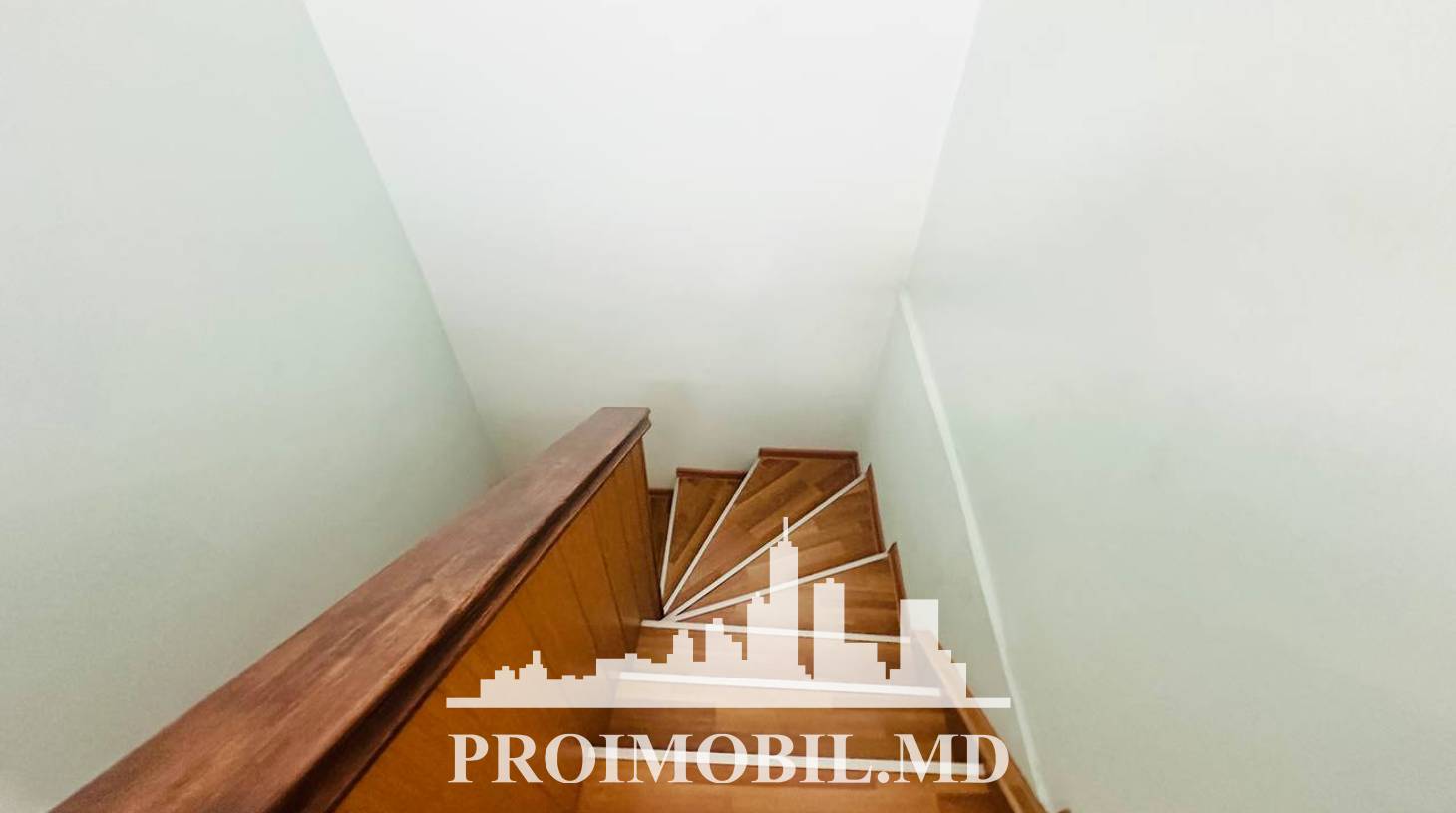 https://images.proimobil.md/7PnBXoB51gjZbsfe2vZGv3WCNLjzV0E7-22M-DOhJJs/watermark:0.75:so:0:30:0.39/resize:fill:1460:816:1/gravity:ce/bG9jYWw6Ly8vZXN0YXRlL2xyL2RjM2ExYjQ4LTQzNDktNDZkYy05N2U1LWU5ZTQ5MGNhNDMxYi5qcGVn