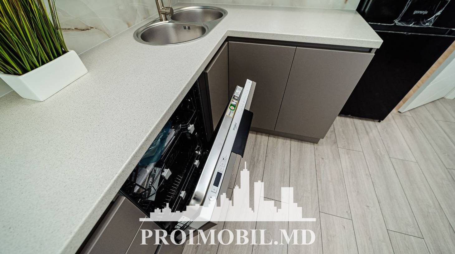 https://images.proimobil.md/7U5UZE3LlDtbNL_Qa0P2cZLs4lfz3eAziSKpJI5kVqM/watermark:0.75:so:0:30:0.39/resize:fill:1460:816:1/gravity:ce/bG9jYWw6Ly8vZXN0YXRlL2xyLzhiZWZiZGQ0LWJhNWUtNDdmMi1iZWI4LThmNGI0NGU3ODA5OS5qcGVn