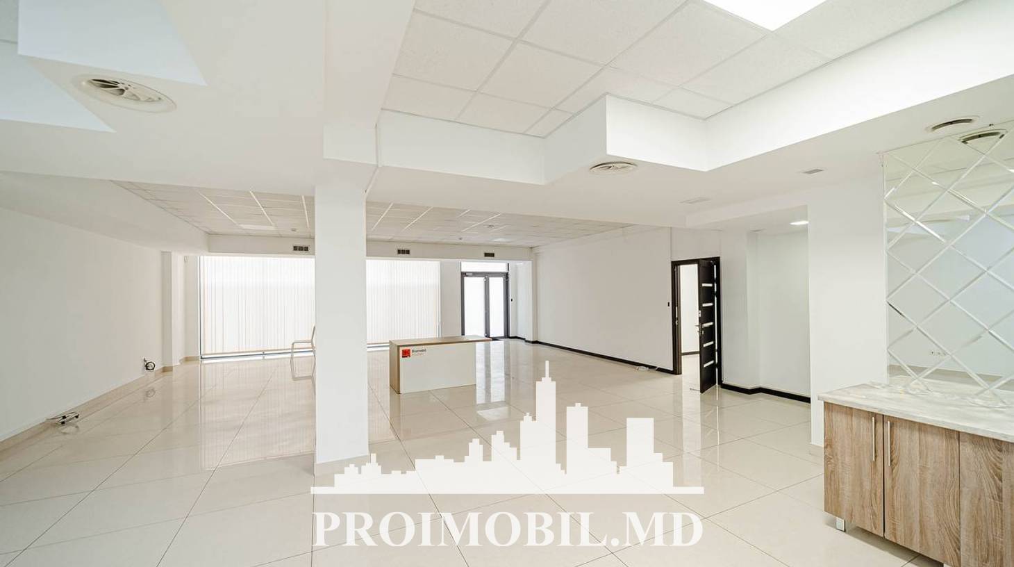 https://images.proimobil.md/7V6Mzgwbh7AQewgejxvQE7Twozz7EEZoBVvW_V0QPCs/watermark:0.75:so:0:30:0.39/resize:fill:1460:816:1/gravity:ce/bG9jYWw6Ly8vZXN0YXRlL2xyLzcwOWRjMGIxLTYwMTgtNGE1Mi05MjNhLTY3NjljNzM1MmQxZC5qcGVn