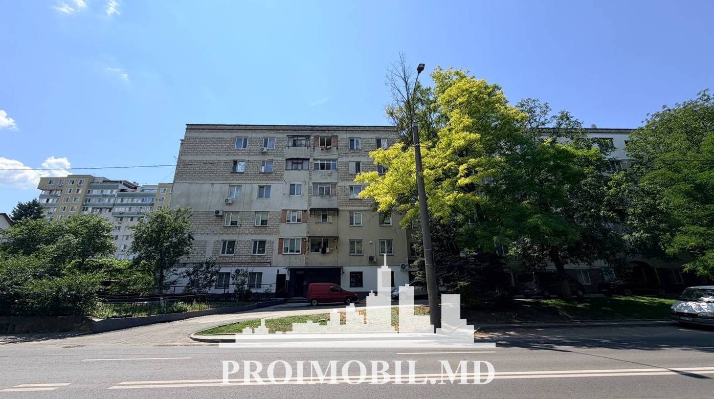 https://images.proimobil.md/7XRR4GaASU-s2AwPm3iF1t_suoCqgbCBtifL92ambwE/watermark:0.75:so:0:30:0.39/resize:fill:1460:816:1/gravity:ce/bG9jYWw6Ly8vZXN0YXRlL2xyLzEyZTQwZTYzLWU5ZDYtNGE1NC05M2U0LTU3NGI1NDdlNzk5Yy5qcGVn