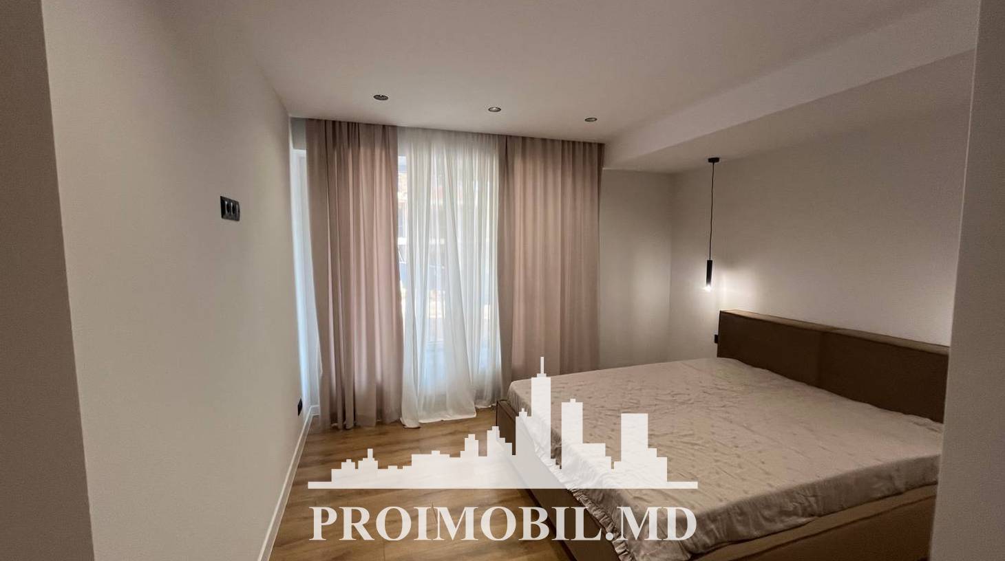 https://images.proimobil.md/7_SAhQLzgvfqhD40cmqMTNq0W_USqqLH7jvvgl7olJI/watermark:0.75:so:0:30:0.39/resize:fill:1460:816:1/gravity:ce/bG9jYWw6Ly8vZXN0YXRlL2xyLzY2NDMwYmViLWU3MDMtNGQ5YS1hNjk0LWRiMTg4ZjdlODg0YS5qcGVn