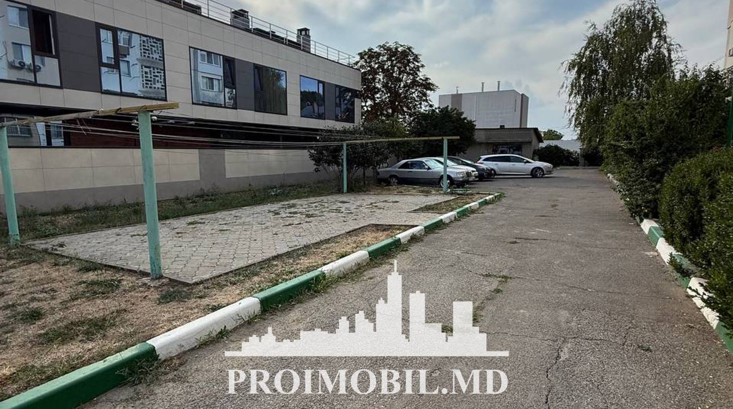 https://images.proimobil.md/7bZVEiO0aKdwsa0FS9ITjop9ML5zrsI8E7cQb_z-D4c/watermark:0.75:so:0:30:0.39/resize:fill:1460:816:1/gravity:ce/bG9jYWw6Ly8vZXN0YXRlL2xyL2M5ZWZiNjdmLTczMTUtNGM4MS05ODgwLTgwYjMxZTUwMzYwNS5qcGVn